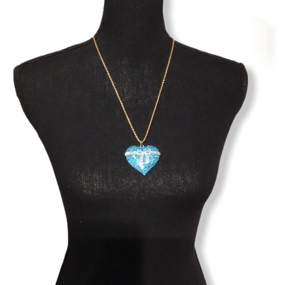 Boutique NEW - 3D heart blue gift ribbon necklace